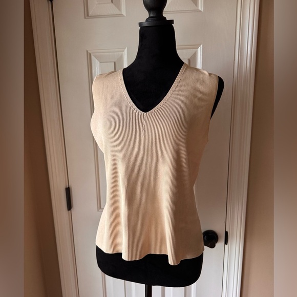 Liz Claiborne Silk Blend Cream Sleeveless V-Neck Top size large - Picture 1 of 8